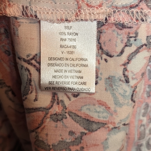 NWT City Triangles v neck printed flowy floral cap sleeve brass colored buttons - Picture 6 of 9